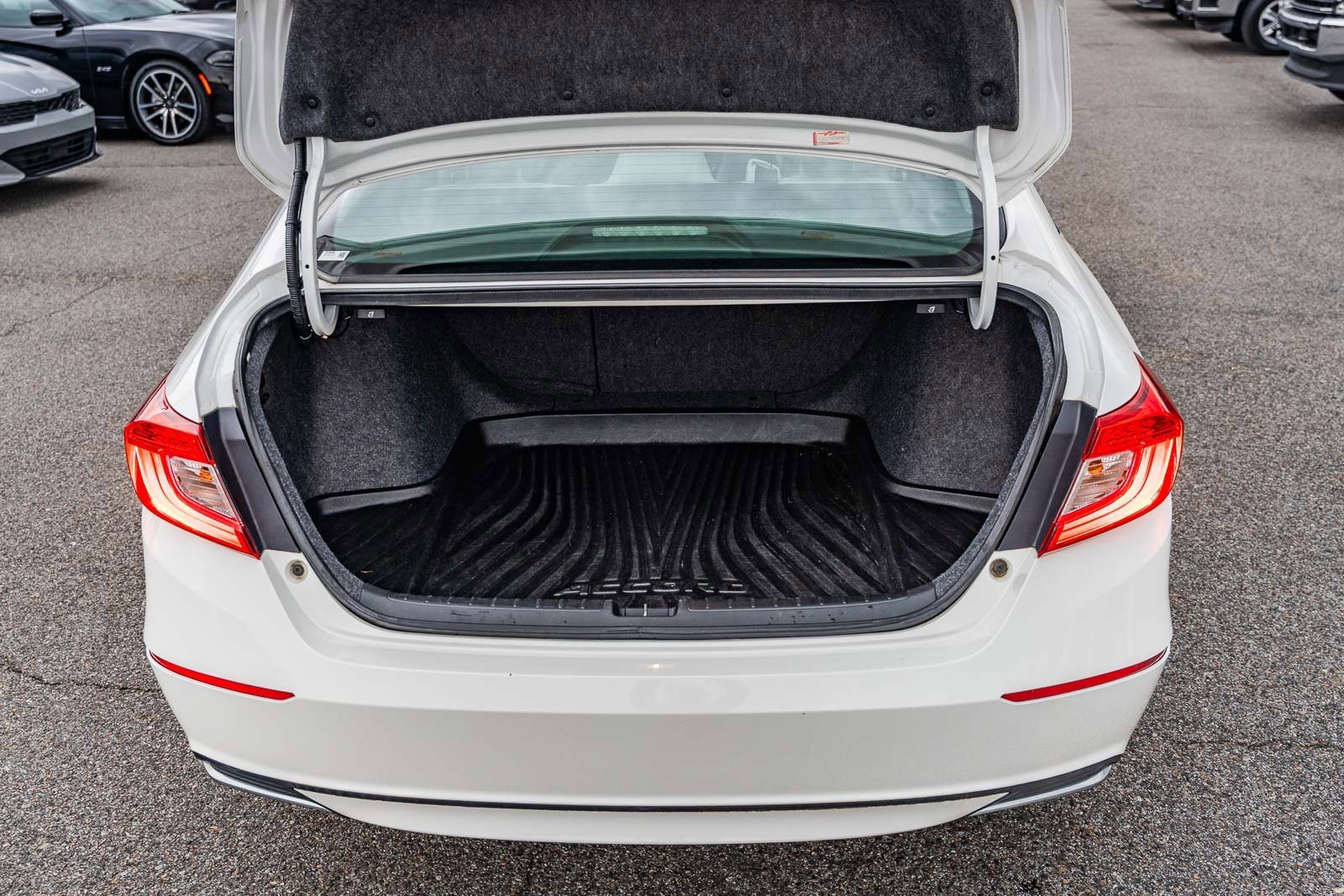 Used 2018 Honda Accord EX image 14