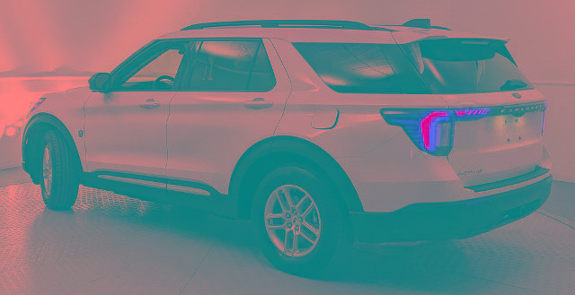 Certified 2025 Ford Explorer Active RWD image 3