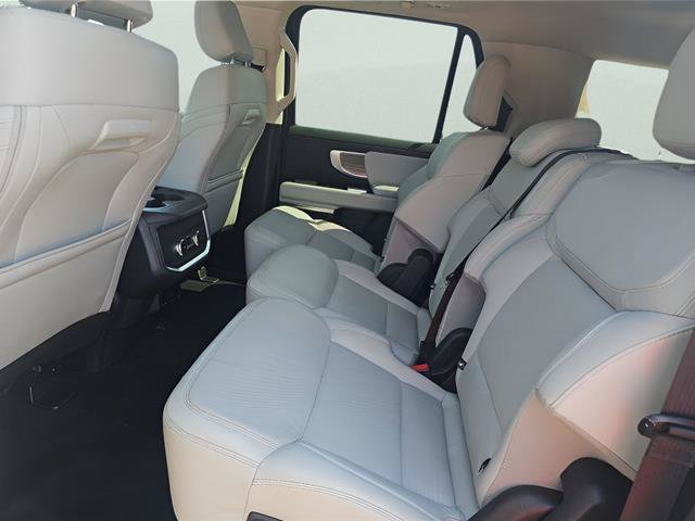 Certified 2025 Ford Expedition Max Platinum AWD/4WD image 6