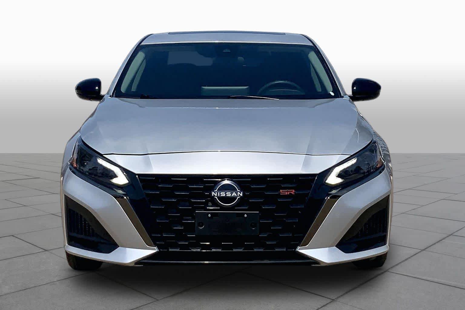 Used 2024 Nissan Altima 2.5 SR w/ SR Premium Package FWD image 4