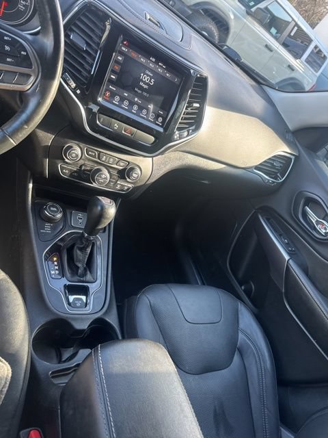 Used 2019 Jeep Cherokee Limited AWD/4WD image 30