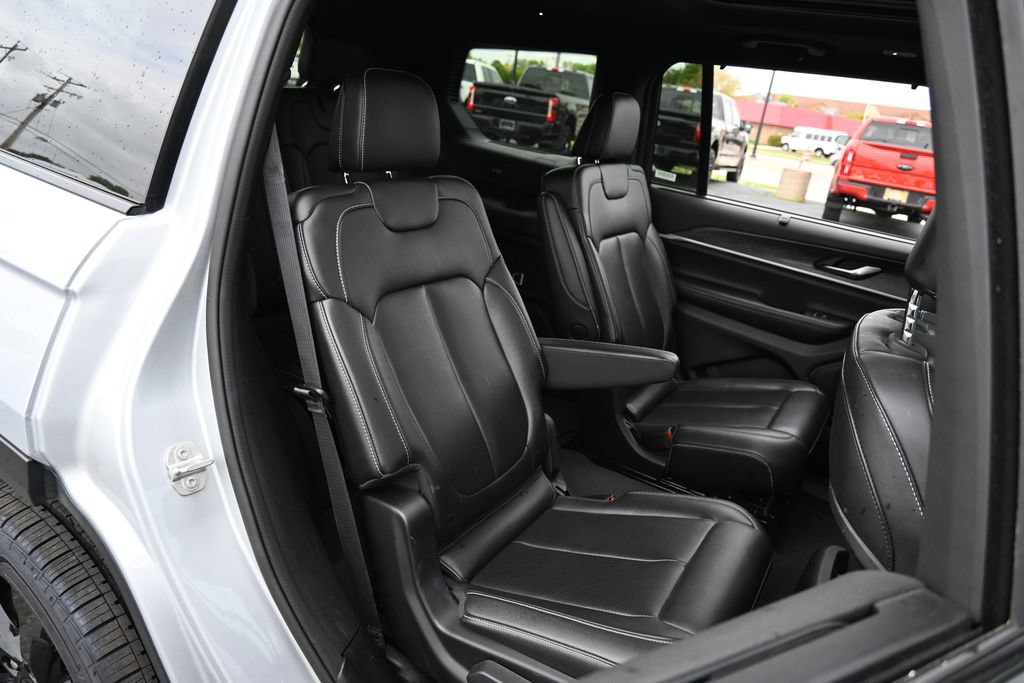 Used 2024 Jeep Grand Cherokee L Limited w/ Luxury Tech Group II AWD/4WD image 25