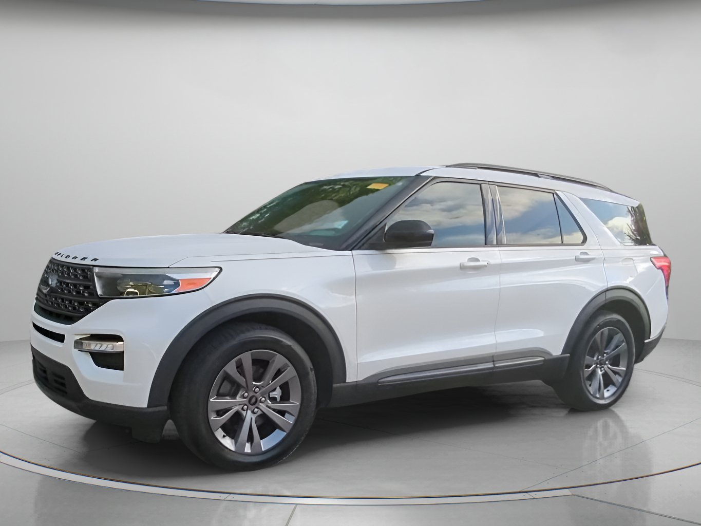 Certified 2022 Ford Explorer XLT w/ Equipment Group 202A RWD image 13