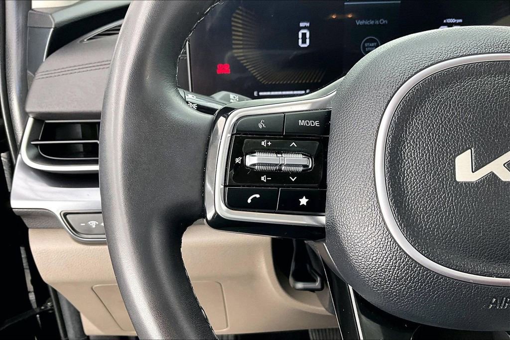 Used 2025 Kia Carnival LXS image 18