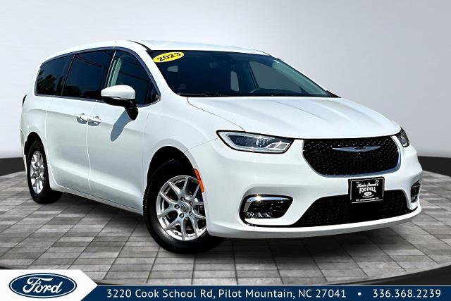 Used 2023 Chrysler Pacifica Touring-L