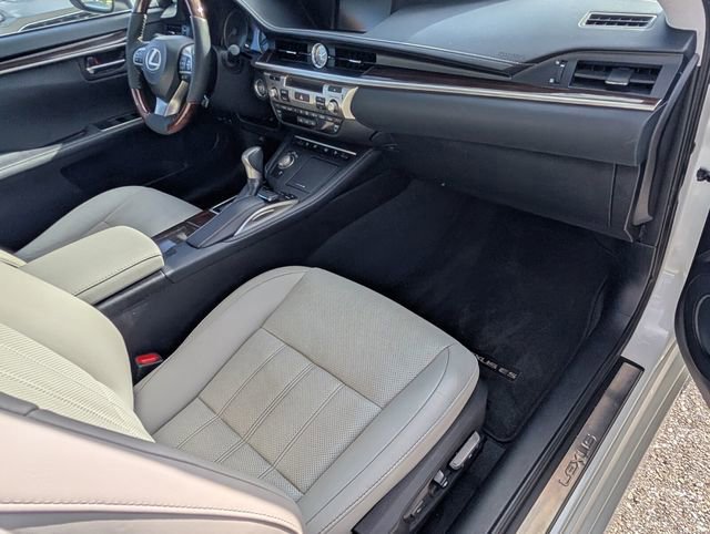 Used 2017 Lexus ES 350 w/ Luxury Package FWD image 14
