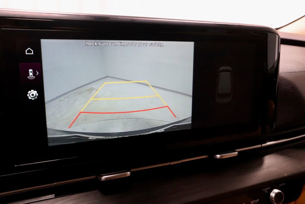 Used 2023 Kia Carnival EX FWD image 2