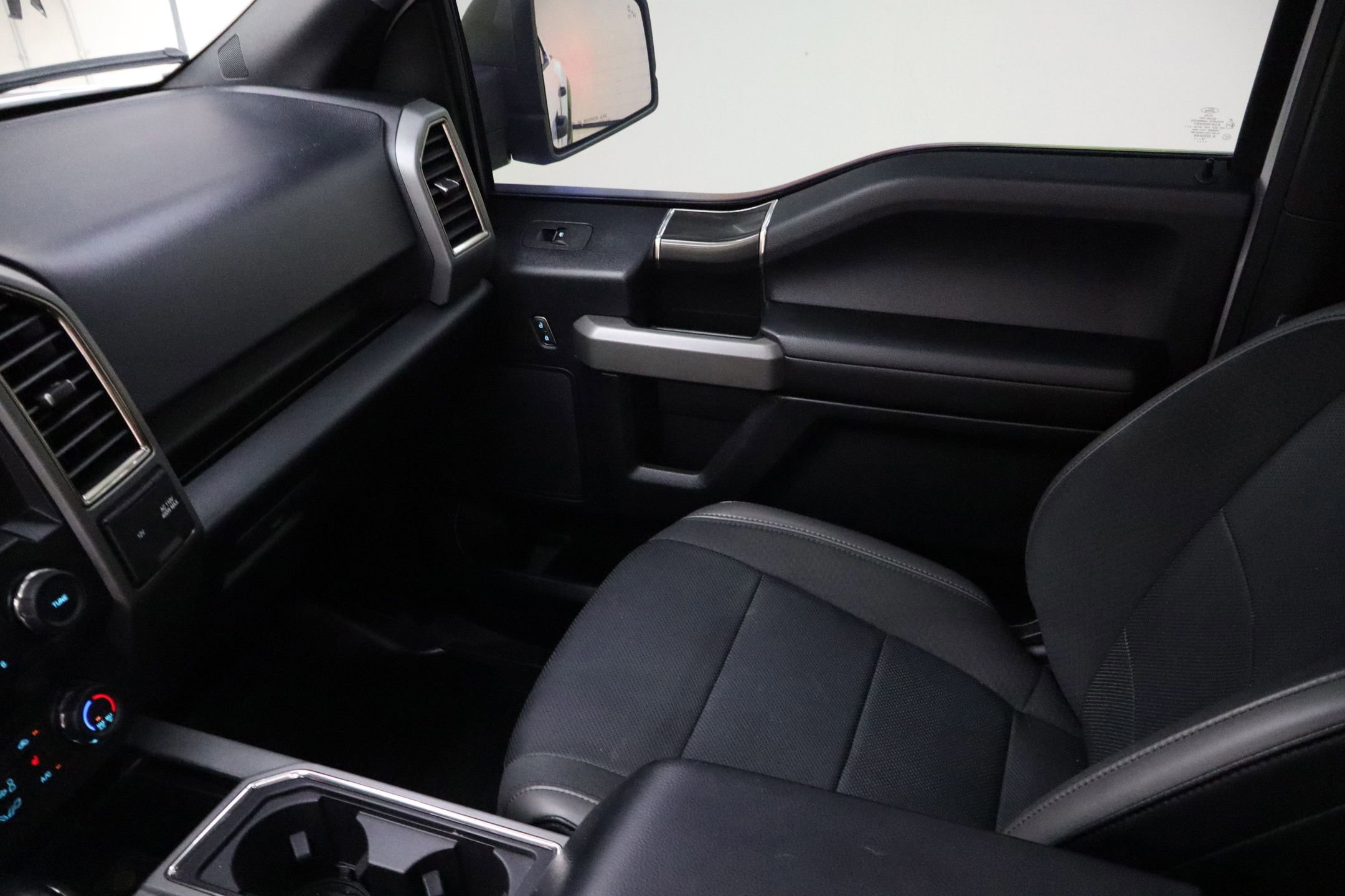 Certified 2020 Ford F150 Raptor w/ Equipment Group 801A Mid image 23