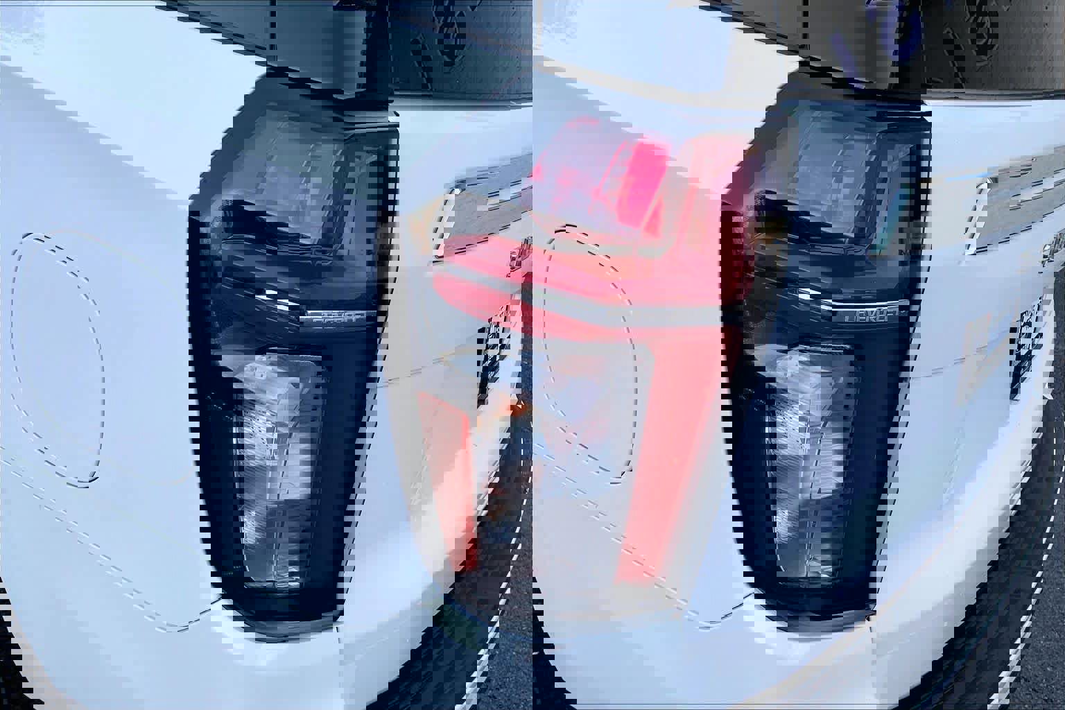 Used 2023 Chevrolet Suburban Premier image 27