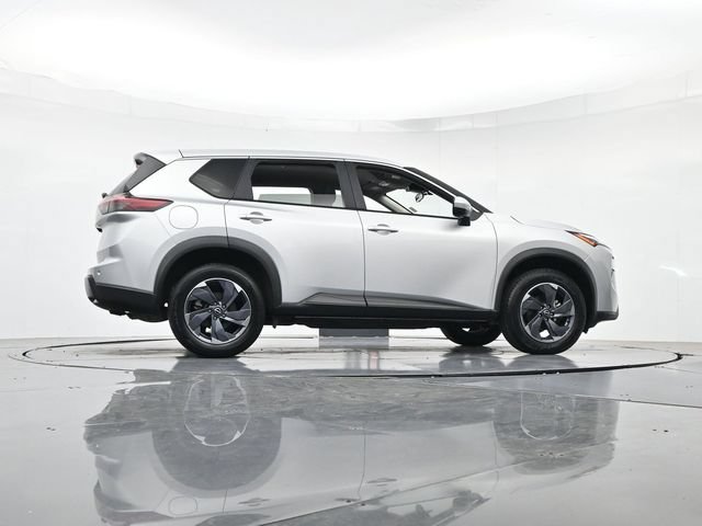 Used 2025 Nissan Rogue SV FWD image 32