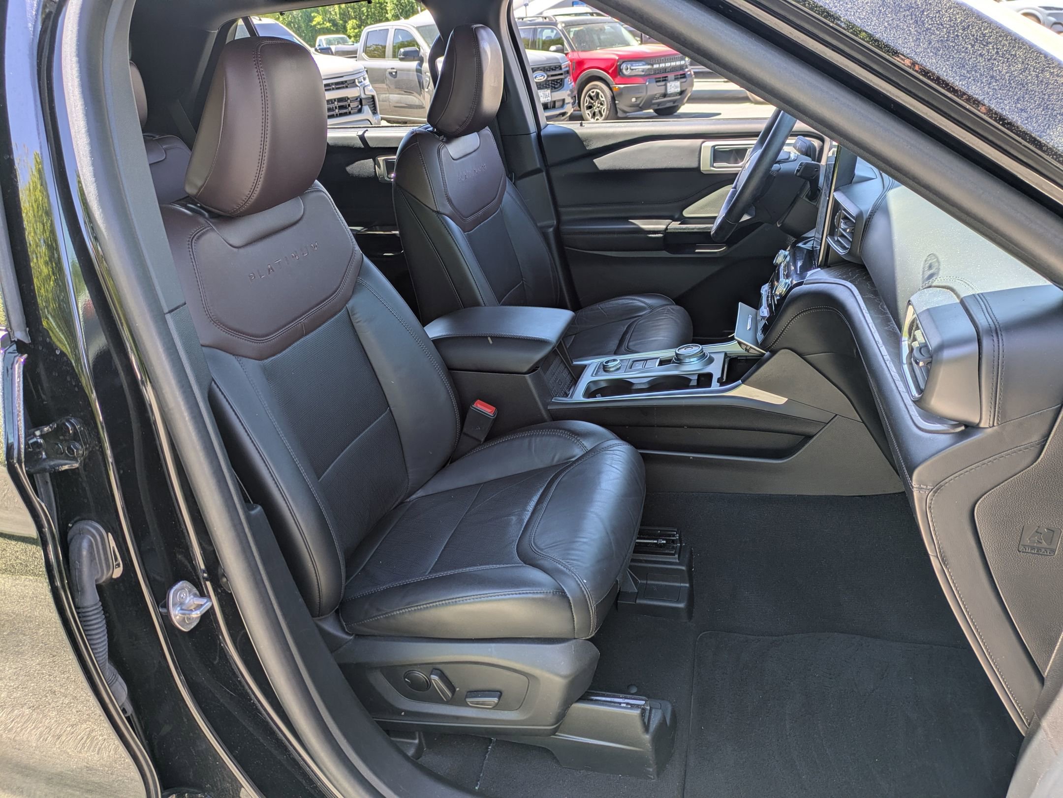 Certified 2023 Ford Explorer Platinum w/ Technology Package AWD/4WD image 24