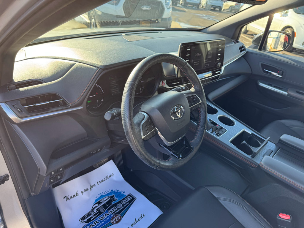 Used 2021 Toyota Sienna XSE image 31