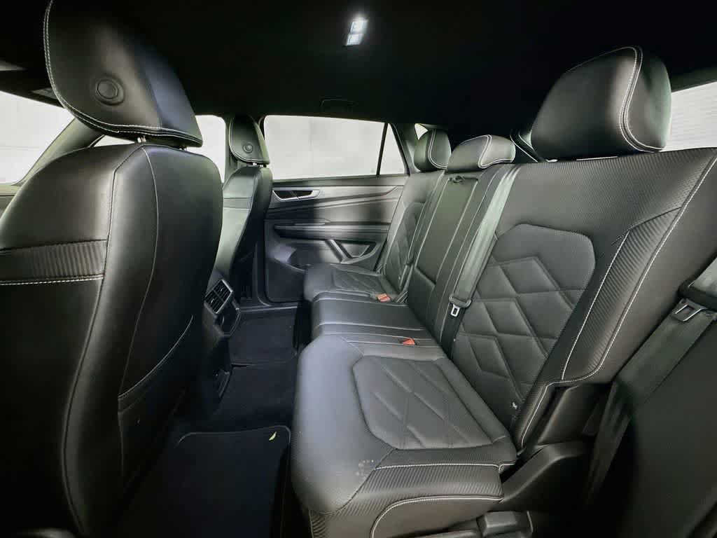 Used 2024 Volkswagen Atlas Cross Sport SE FWD image 17