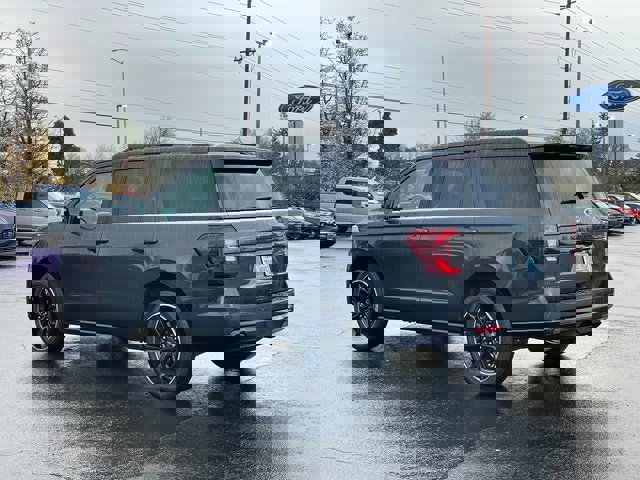 Certified 2022 Ford Expedition Limited image 5