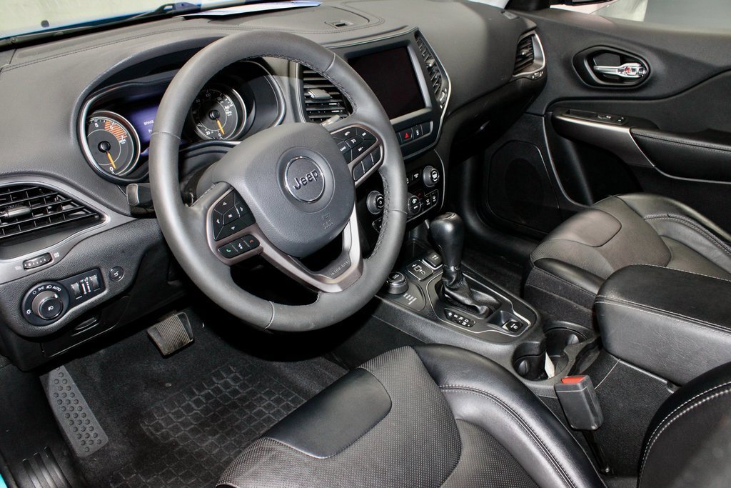 Used 2022 Jeep Cherokee Latitude Lux w/ Mopar Interior Package image 24