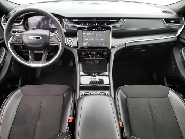 Used 2024 Jeep Grand Cherokee Altitude AWD/4WD image 18
