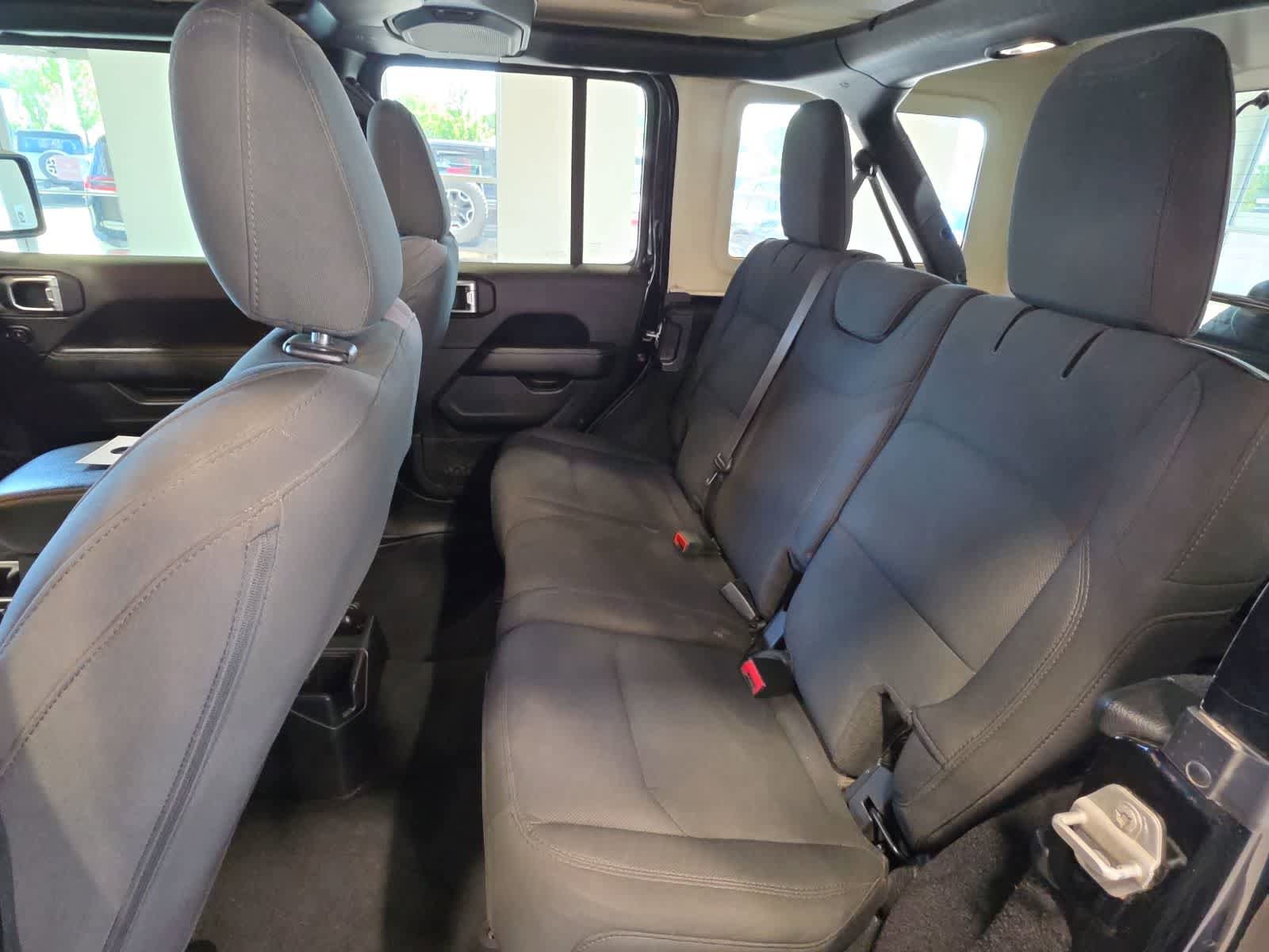 Used 2023 Jeep Wrangler Unlimited Sahara AWD/4WD image 28