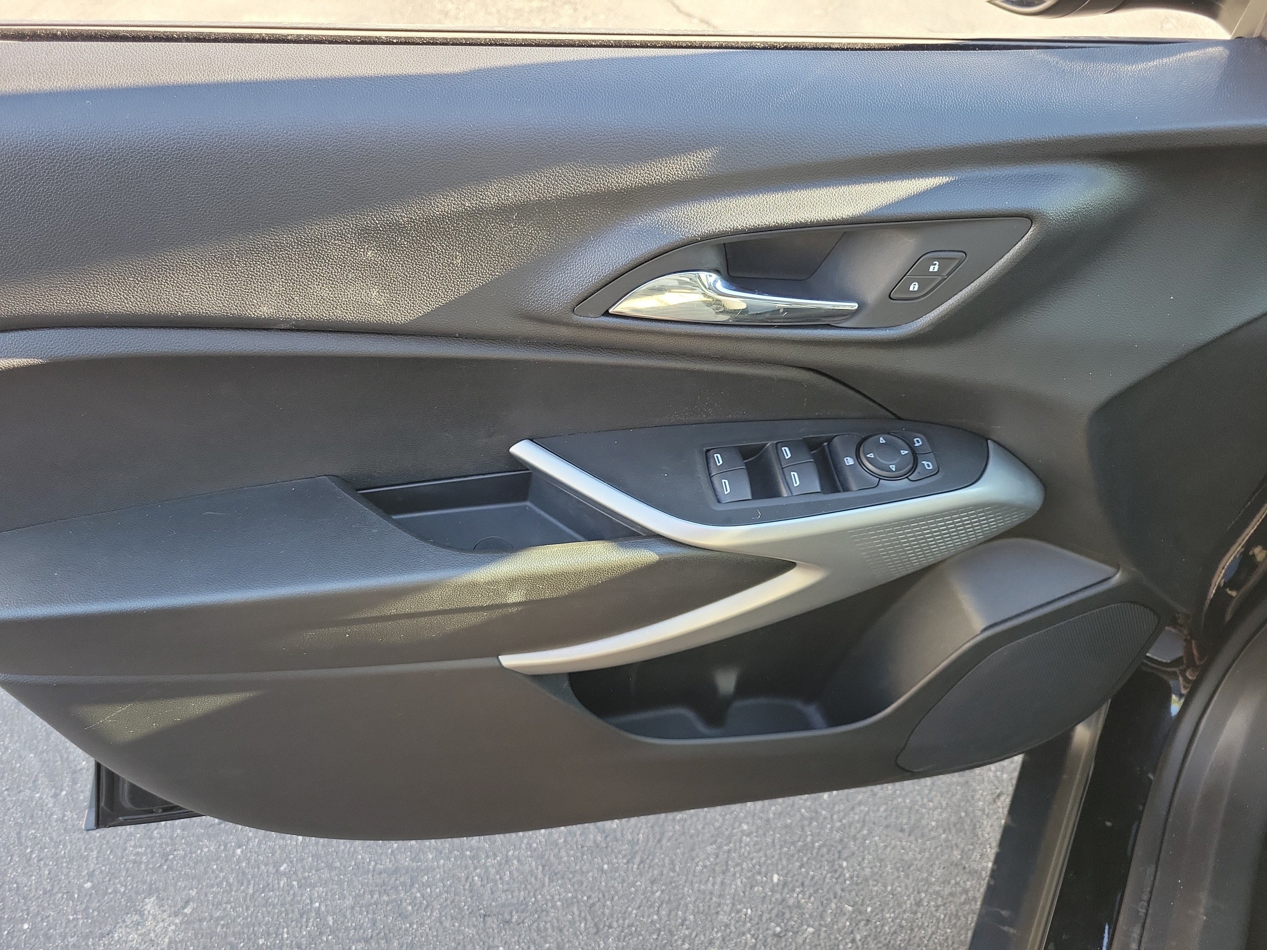 Used 2024 Chevrolet Trax LS w/ LS Convenience Package FWD image 10