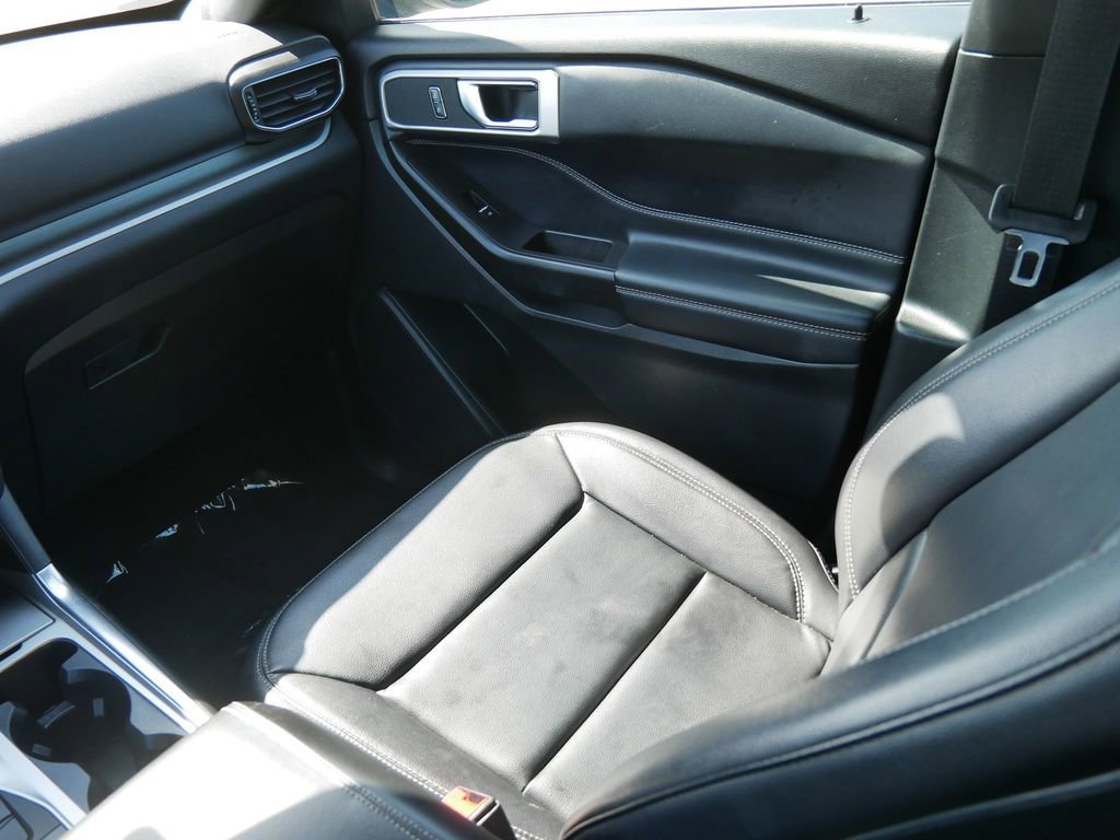 Certified 2020 Ford Explorer XLT w/ Equipment Group 202A image 16