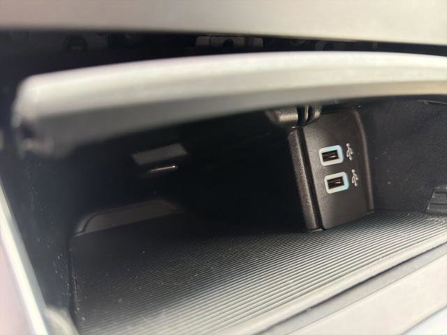 Certified 2018 Ford Edge Titanium w/ Equipment Group 301A image 22