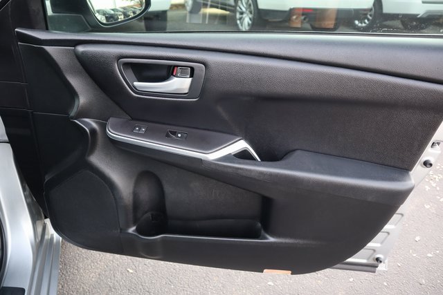 Used 2017 Toyota Camry SE image 16