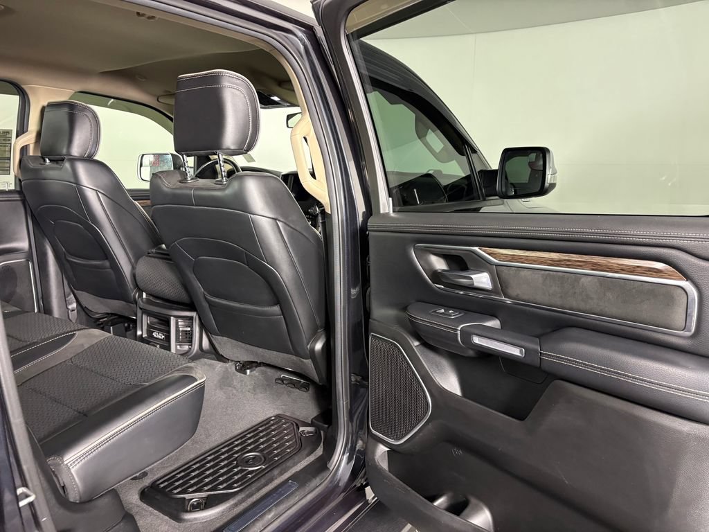 Used 2019 RAM 1500 Laramie AWD/4WD image 32