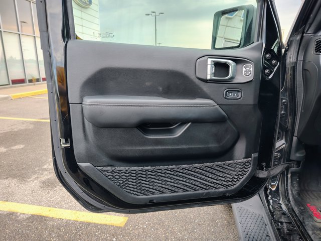 Used 2023 Jeep Wrangler Unlimited Sahara w/ Cold Weather Group AWD/4WD image 10