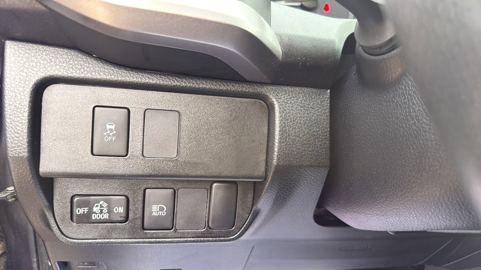 Used 2020 Toyota Tacoma SR5 w/ SR5 Appearance Package (SM) RWD image 15