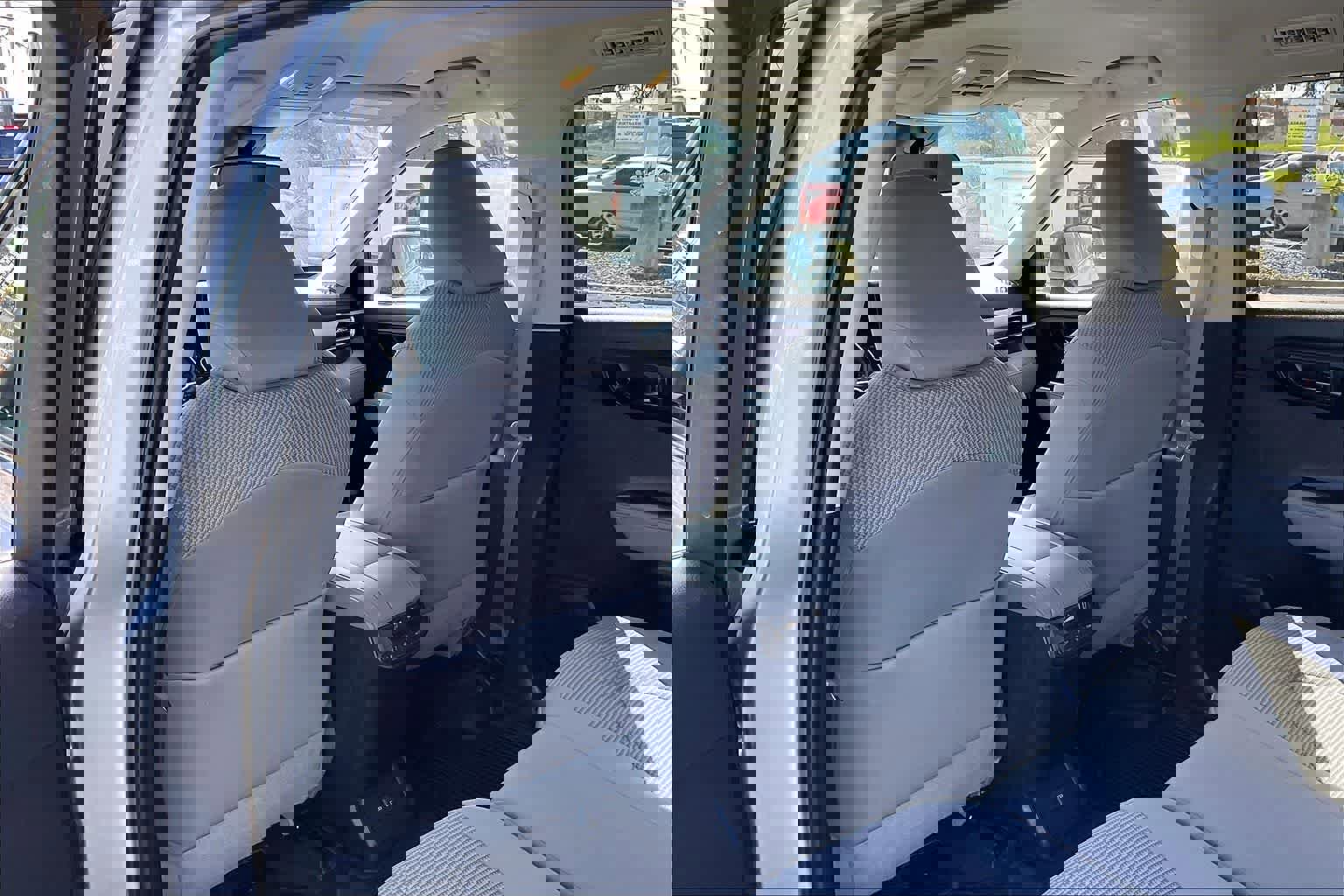 Used 2023 Toyota Highlander LE FWD image 14