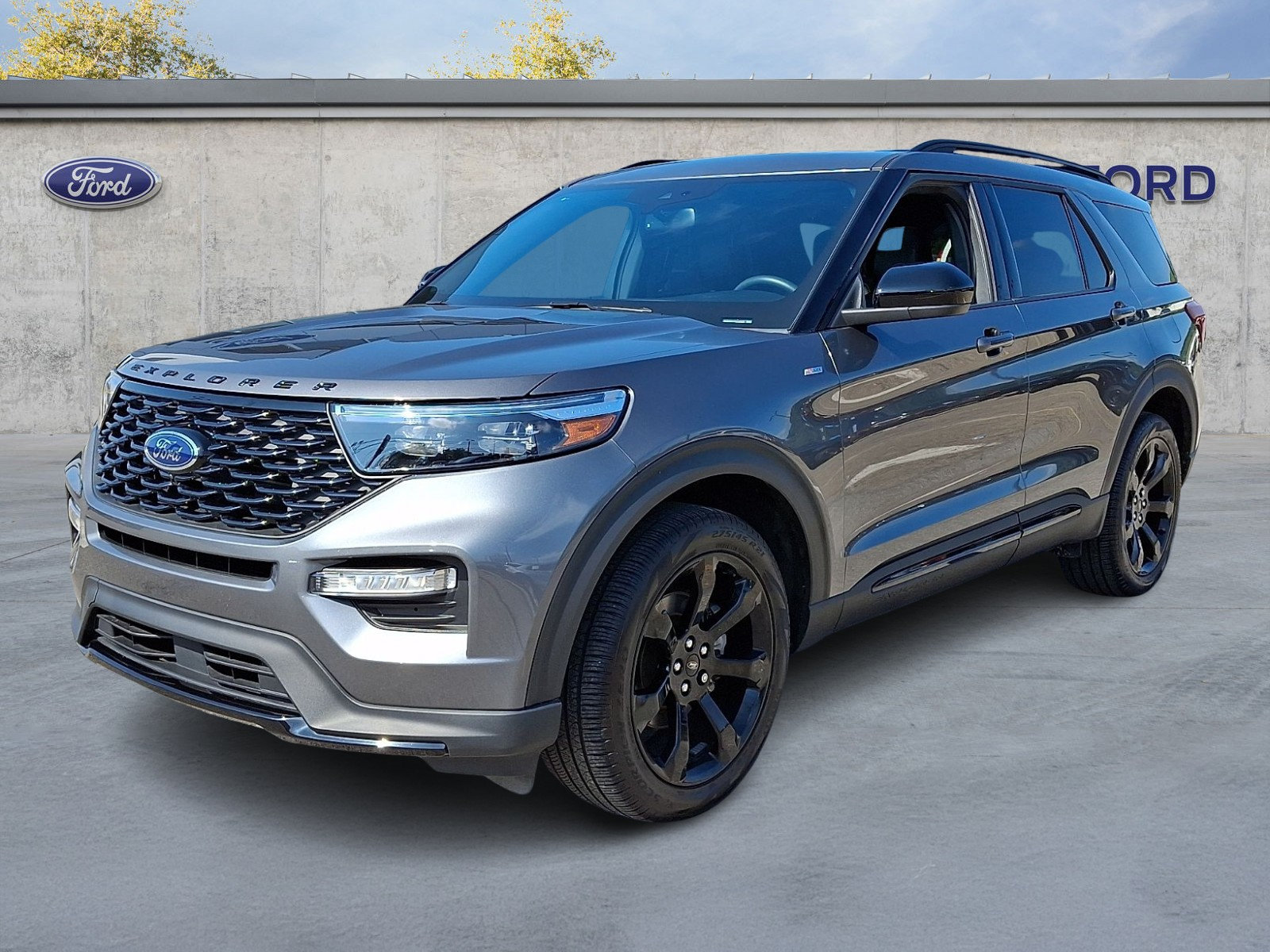 Certified 2024 Ford Explorer ST-Line w/ Class IV Trailer Tow Package AWD/4WD image 3