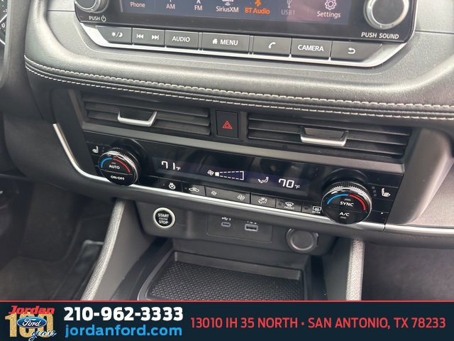 Used 2023 Nissan Rogue SV w/ SV Premium B Package image 13