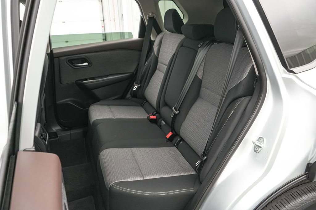 Used 2023 Nissan Rogue SV AWD/4WD image 18