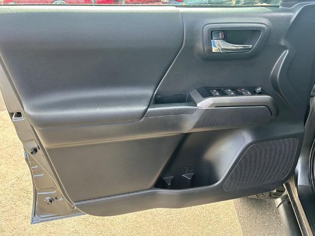 Used 2023 Toyota Tacoma TRD Off-Road w/ Black Out Package (TMS) image 17