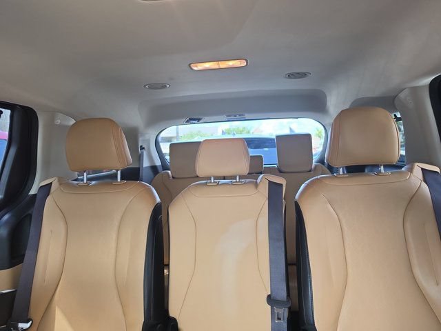 Used 2024 Kia Carnival EX FWD image 26