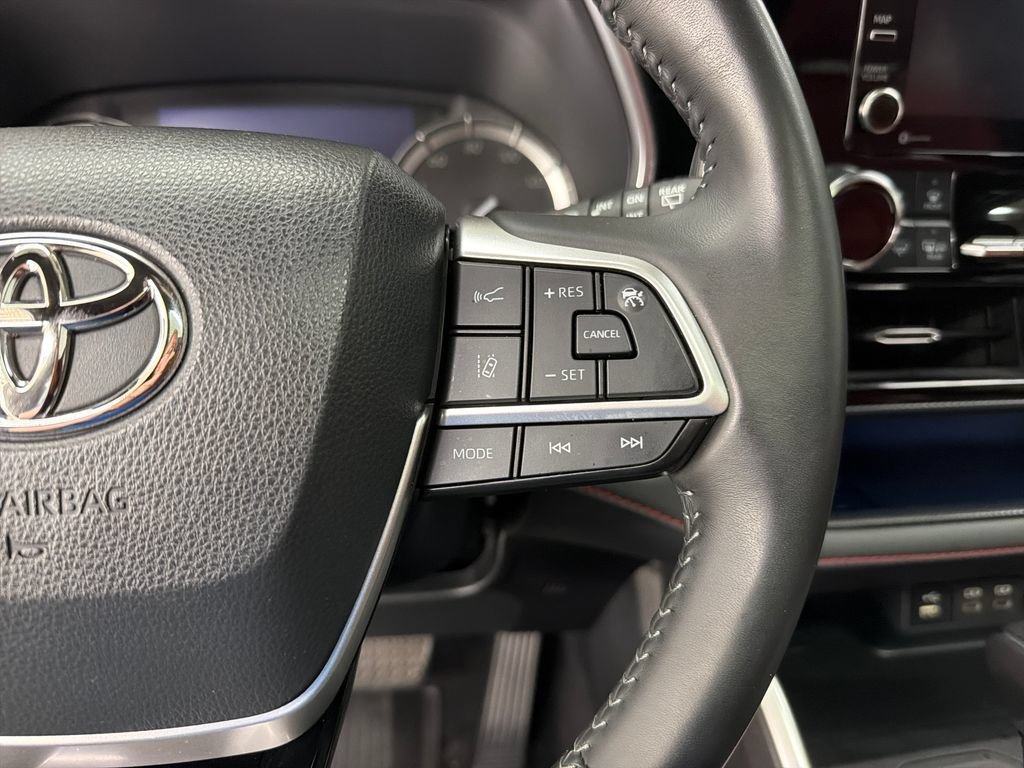 Used 2022 Toyota Highlander XSE FWD image 22