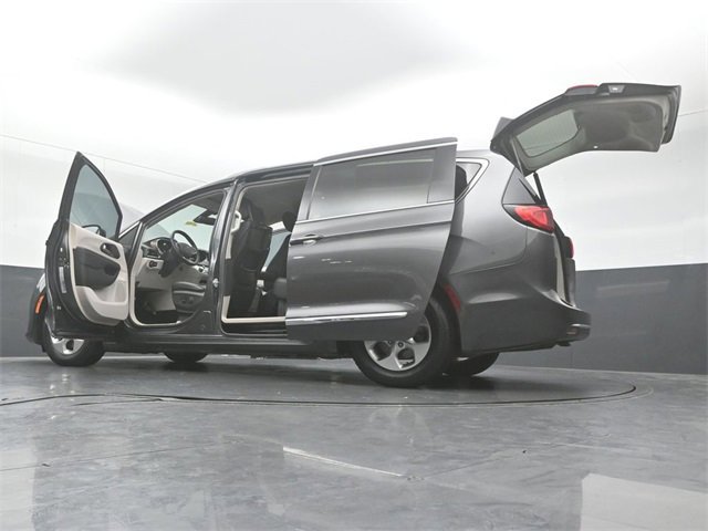 Used 2017 Chrysler Pacifica Touring-L Plus image 54