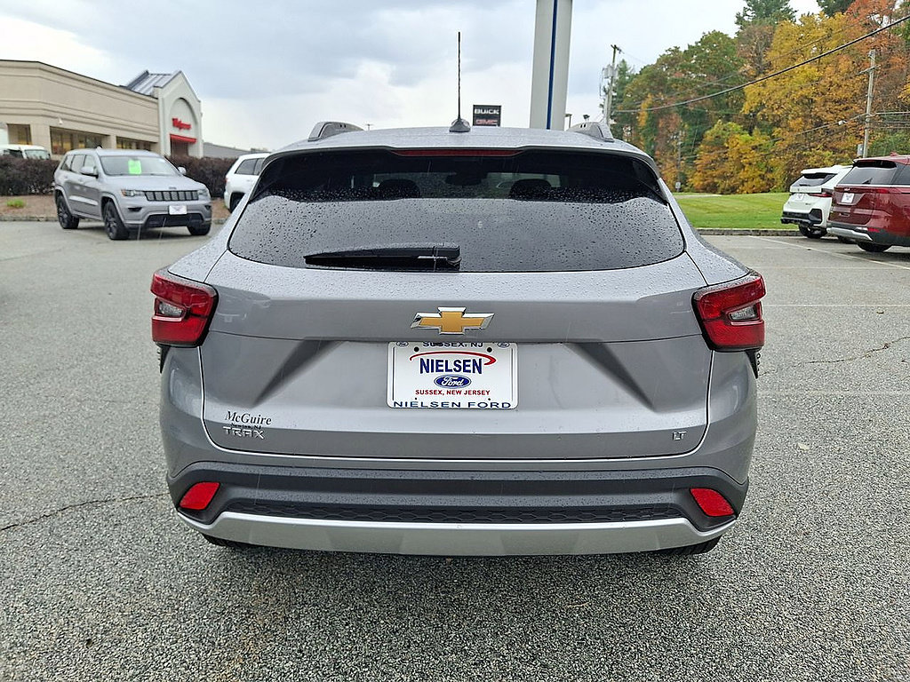 Used 2025 Chevrolet Trax LT FWD image 22