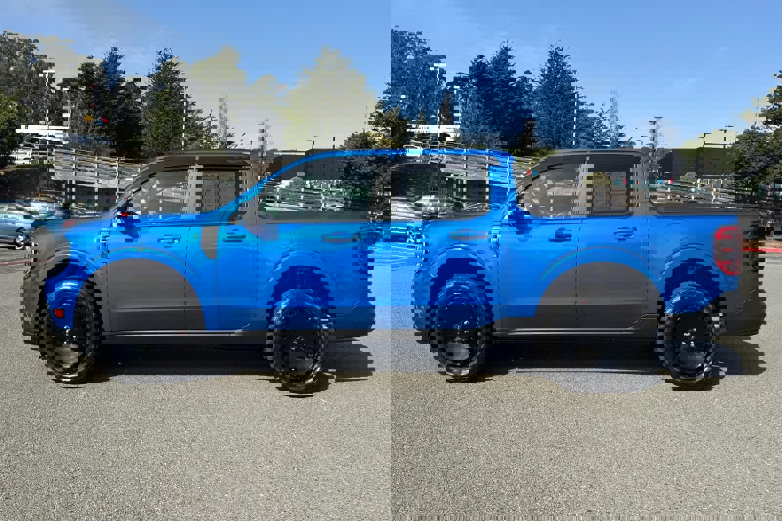 Certified 2025 Ford Maverick Lariat w/ Black Appearance Package image 7