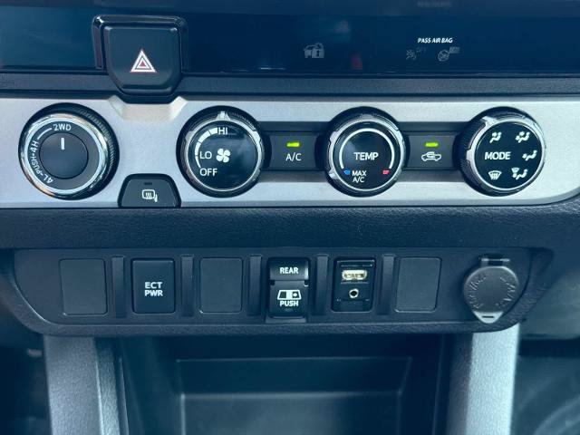 Used 2018 Toyota Tacoma SR5 AWD/4WD image 31