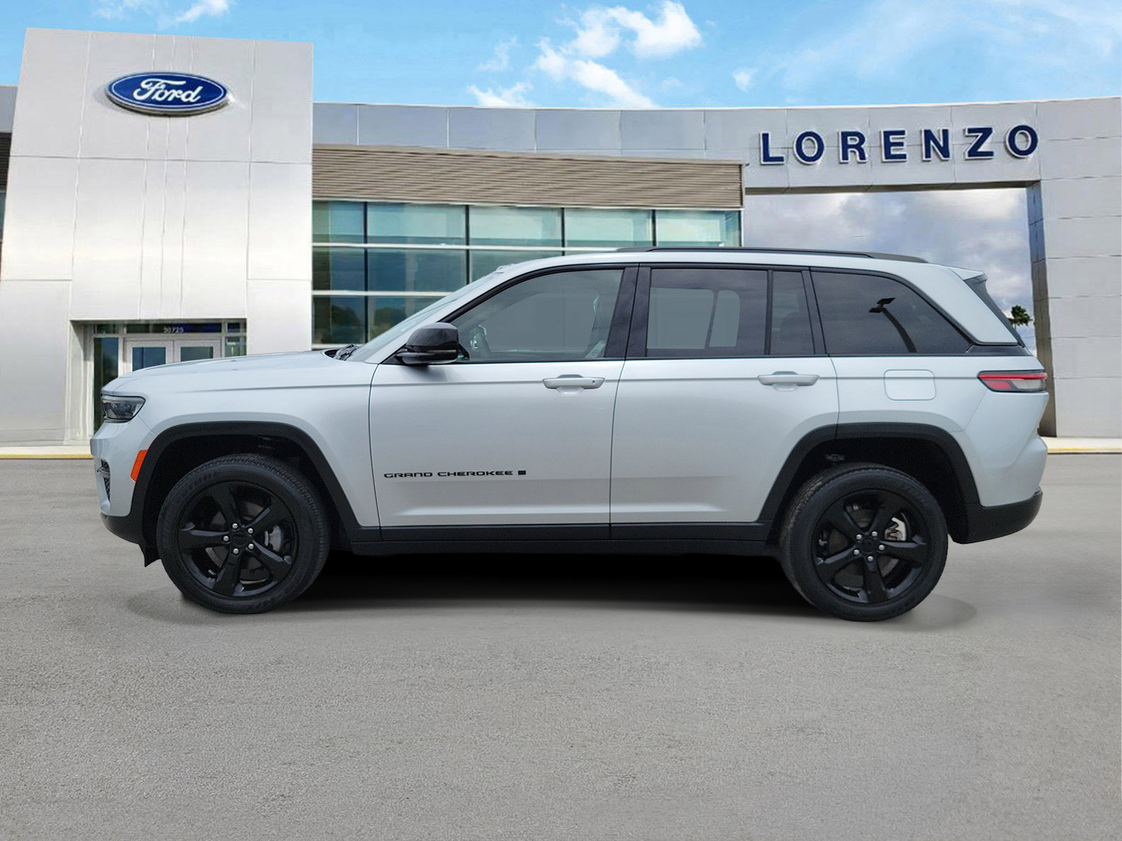 Used 2023 Jeep Grand Cherokee Altitude AWD/4WD image 8