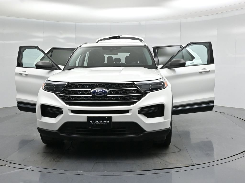Certified 2024 Ford Explorer XLT RWD image 28