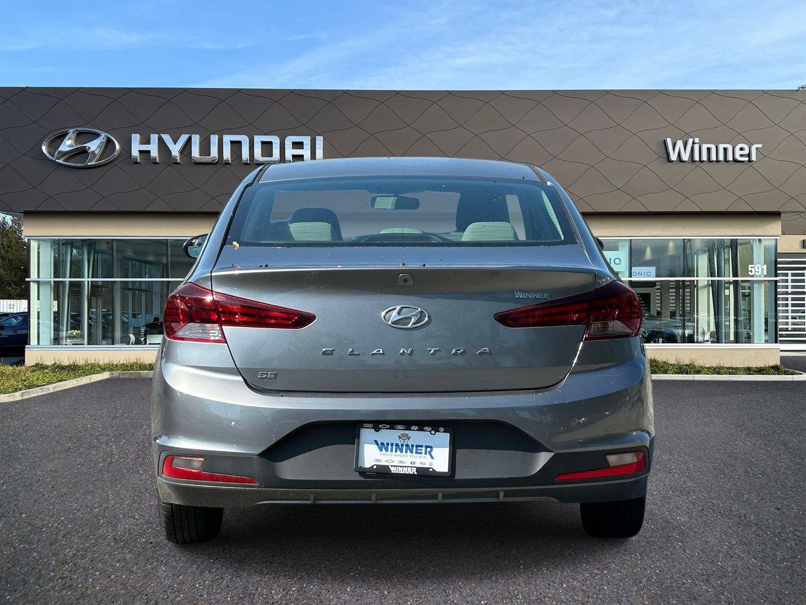 Used 2019 Hyundai Elantra SE FWD image 3
