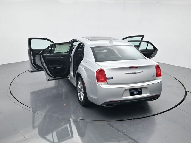 Used 2020 Chrysler 300 Limited image 44