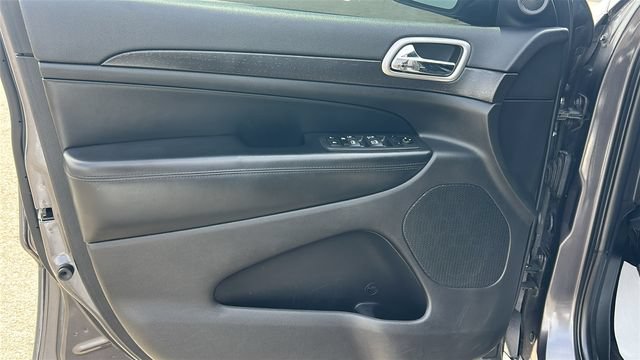 Used 2017 Jeep Grand Cherokee Altitude AWD/4WD image 16