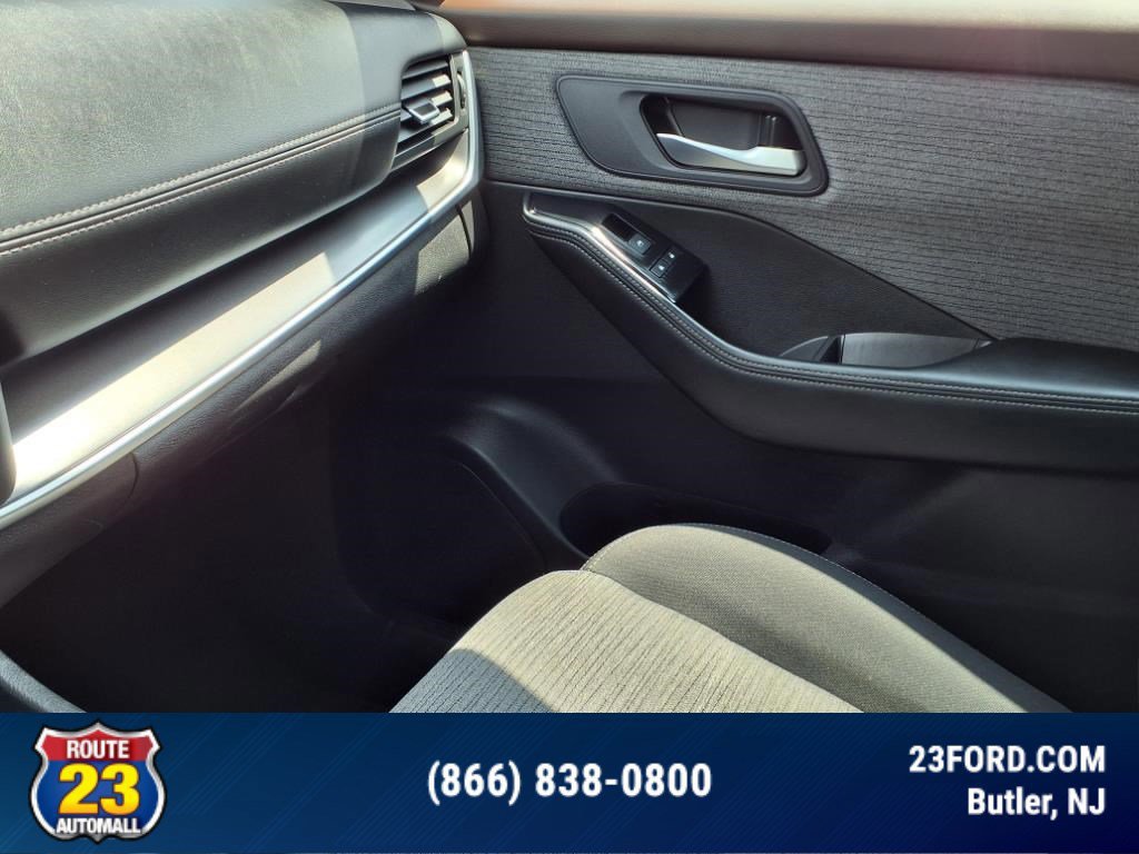 Used 2023 Nissan Rogue SV image 23