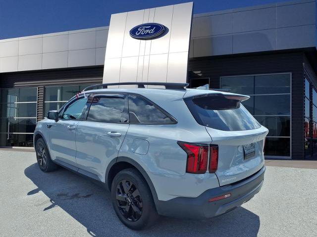 Used 2023 Kia Sorento S w/ Panoramic Sunroof Package AWD/4WD image 3