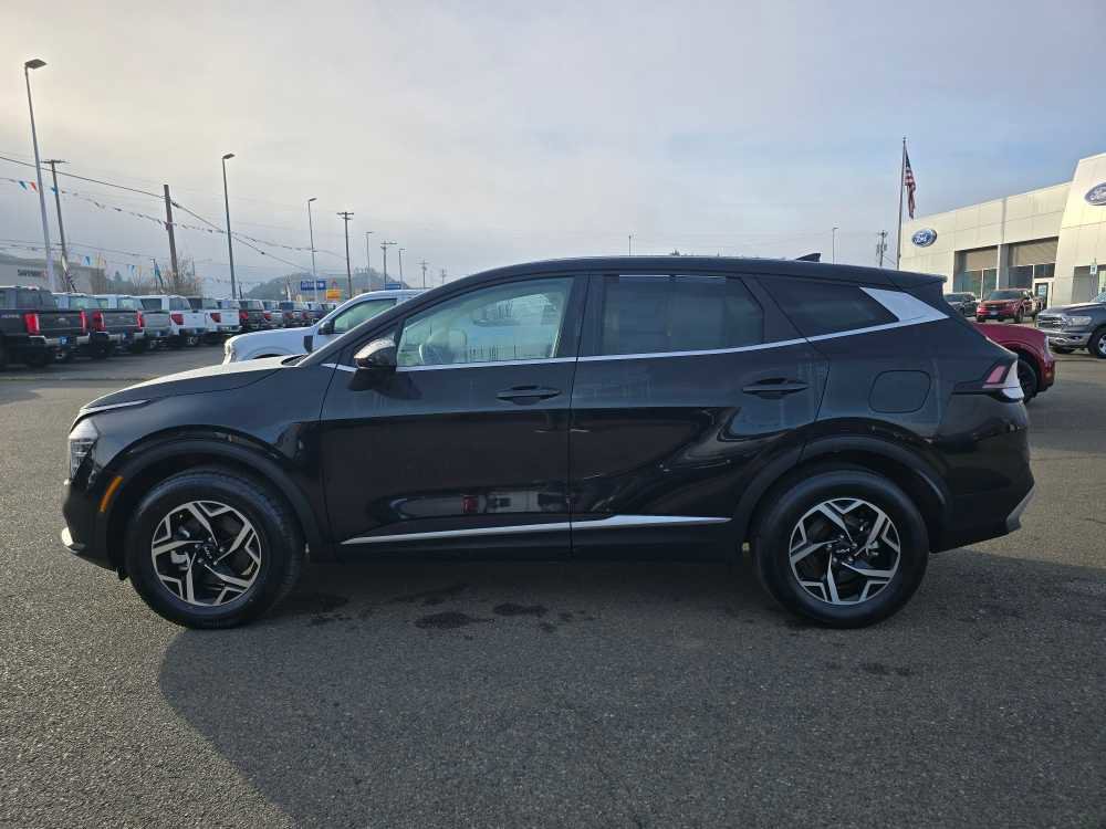 Used 2024 Kia Sportage LX image 2