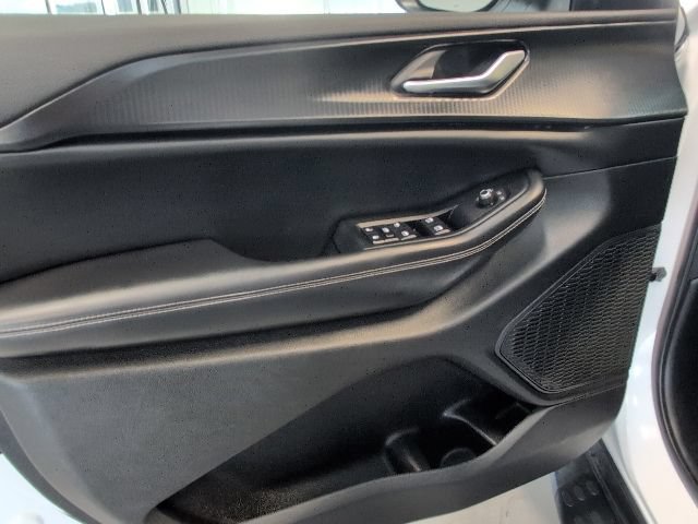 Used 2023 Jeep Grand Cherokee Laredo AWD/4WD image 12