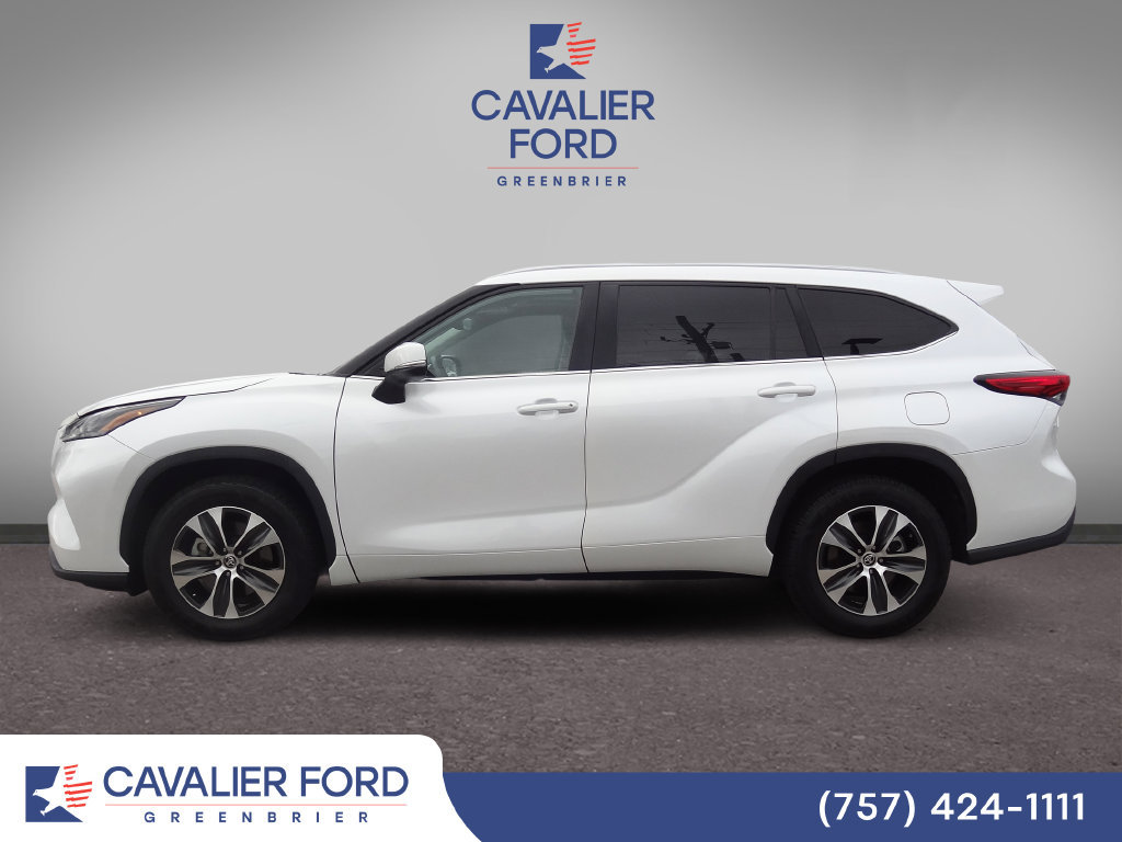 Used 2023 Toyota Highlander XLE FWD image 4