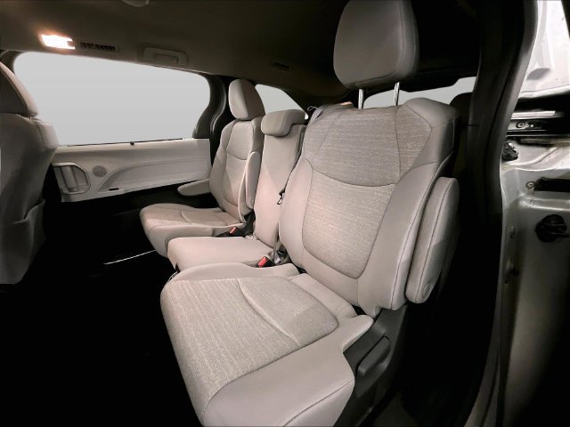 Used 2025 Toyota Sienna LE FWD image 25